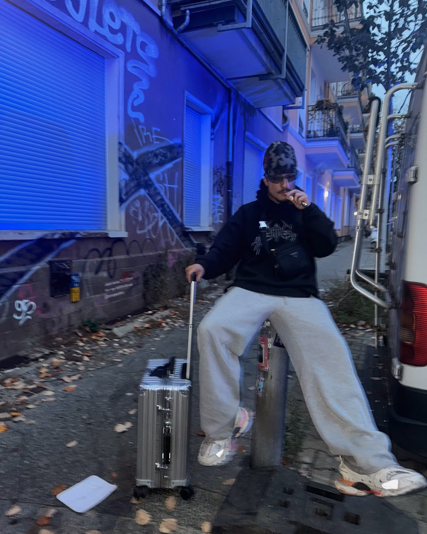 Adrián Mills - photo 8