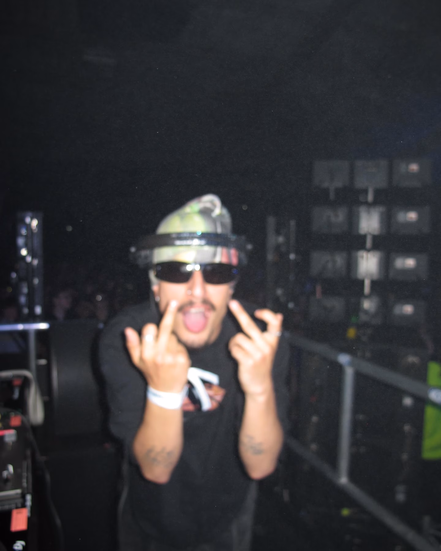 Adrián Mills - photo 17