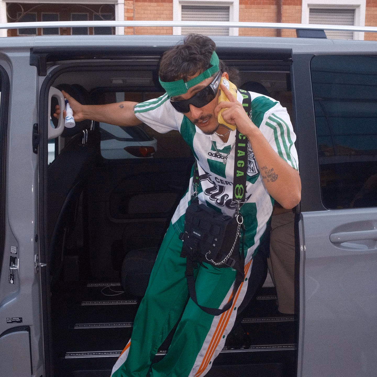 Adrián Mills - photo 30