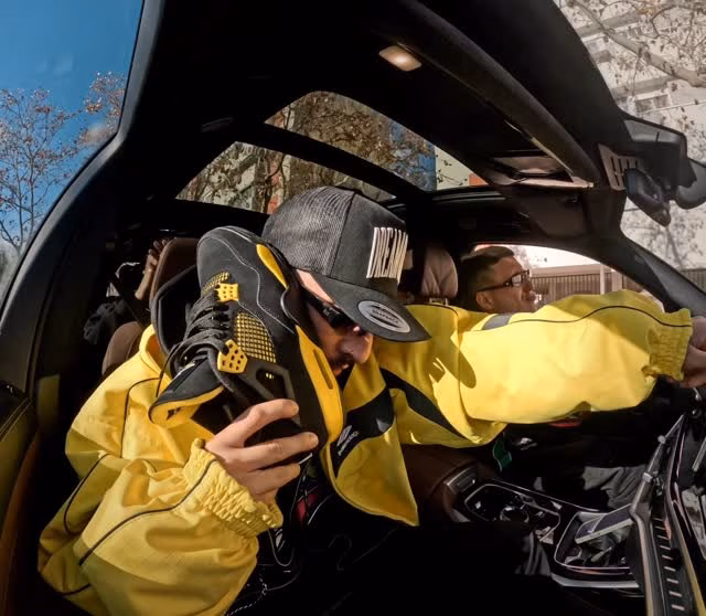 Adrián Mills - photo 36